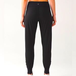 Lululemon Hot Like Agni Jogger - Size 6, Black